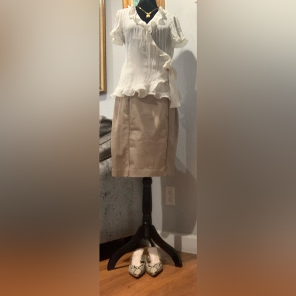 Set. Beige blouse and brownish skirt - Picture 5 of 14